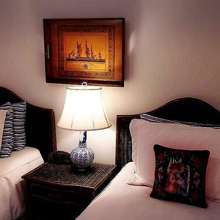 The Stone Hedge Bed And Breakfast Richmond Ngoại thất bức ảnh