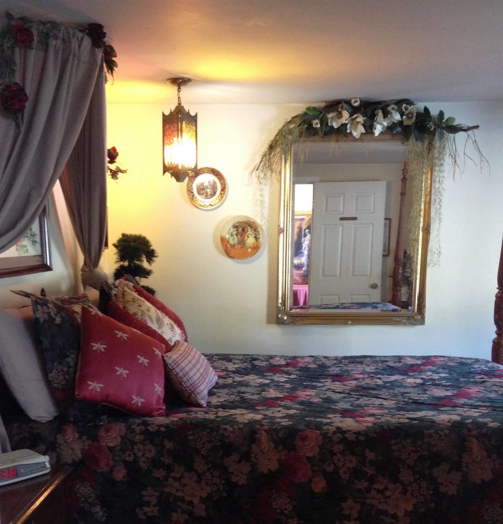 The Stone Hedge Bed And Breakfast Richmond Ngoại thất bức ảnh