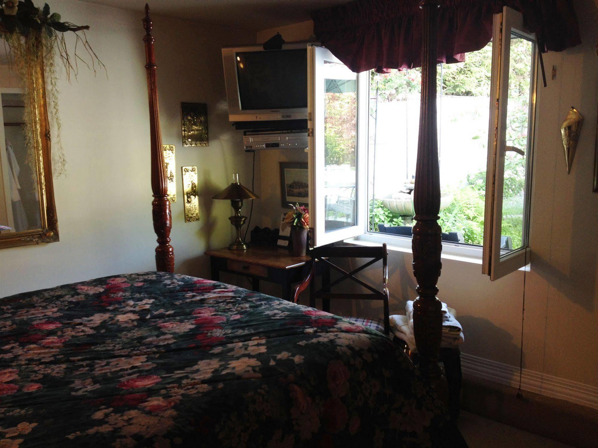 The Stone Hedge Bed And Breakfast Richmond Ngoại thất bức ảnh
